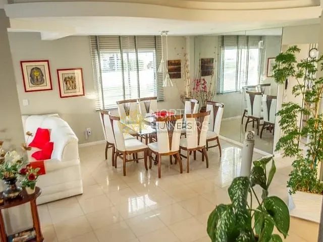 Casa com 450m² 4 quartos e 5 banheiros, à venda, no bairro Jurerê em Florianópolis