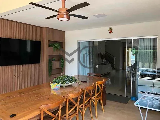 Casa com 375m² 3 quartos e 4 banheiros, à venda, no bairro Jardim Imperial em Cuiabá