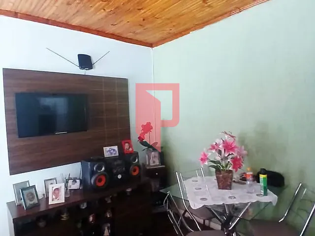 Casa com 405m² 5 quartos e 2 banheiros, à venda, no bairro Caiçaras em Belo Horizonte