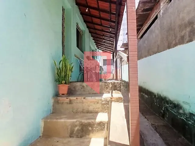 Casa com 405m² 5 quartos e 2 banheiros, à venda, no bairro Caiçaras em Belo Horizonte