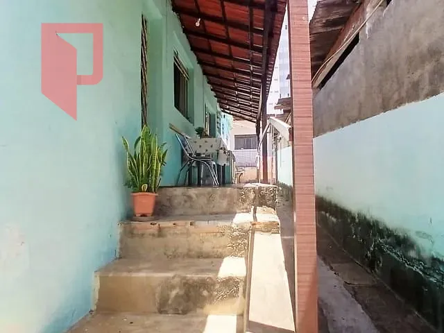 Casa com 405m² 5 quartos e 2 banheiros, à venda, no bairro Caiçaras em Belo Horizonte