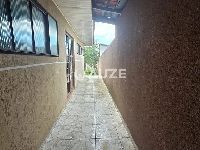 Casa com 444m² 3 quartos e 3 banheiros, à venda, no bairro Uberaba em Curitiba