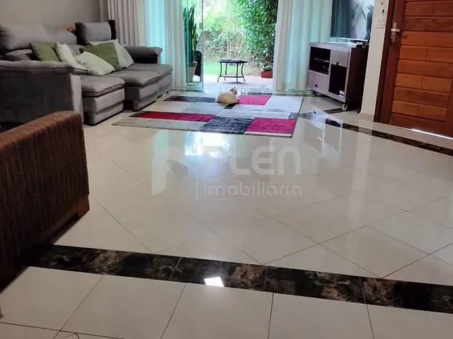 Casa 4 quartos e 5 banheiros, à venda, no bairro Vila Petrópolis em Atibaia