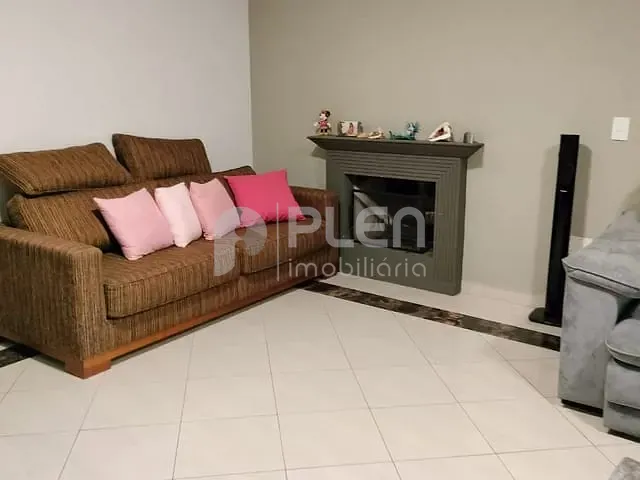 Casa 4 quartos e 5 banheiros, à venda, no bairro Vila Petrópolis em Atibaia
