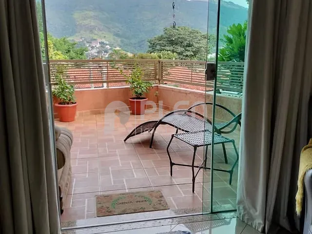 Casa 4 quartos e 5 banheiros, à venda, no bairro Vila Petrópolis em Atibaia