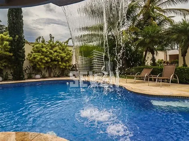Casa com 2500m² 4 quartos e 6 banheiros, à venda, no bairro Jardim Shangri-Lá em Bauru