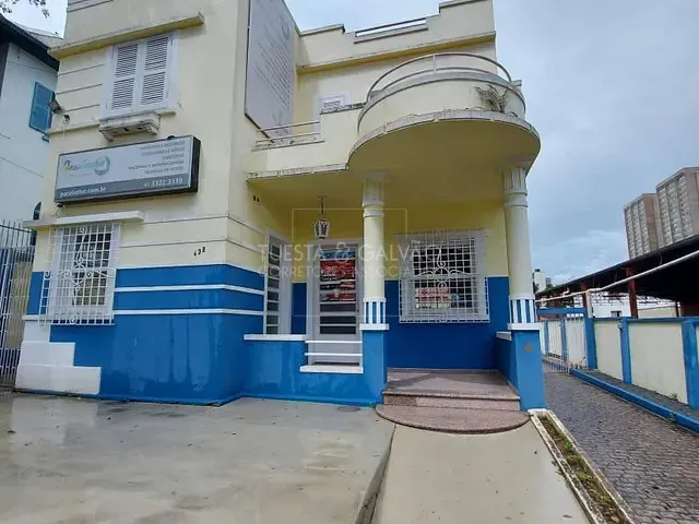 Casa com 311m² 6 quartos e 3 banheiros, à venda, no bairro Centro em Curitiba