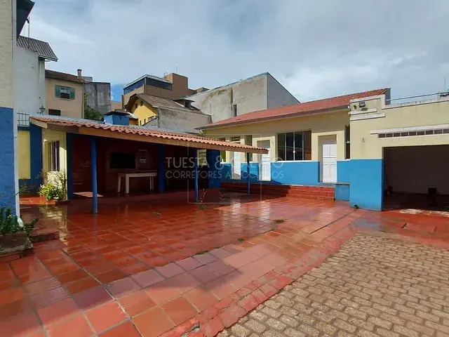 Casa com 311m² 6 quartos e 3 banheiros, à venda, no bairro Centro em Curitiba