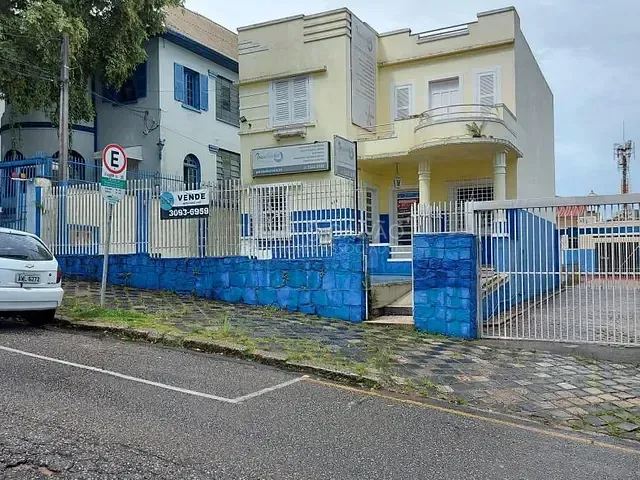 Casa com 311m² 6 quartos e 3 banheiros, à venda, no bairro Centro em Curitiba