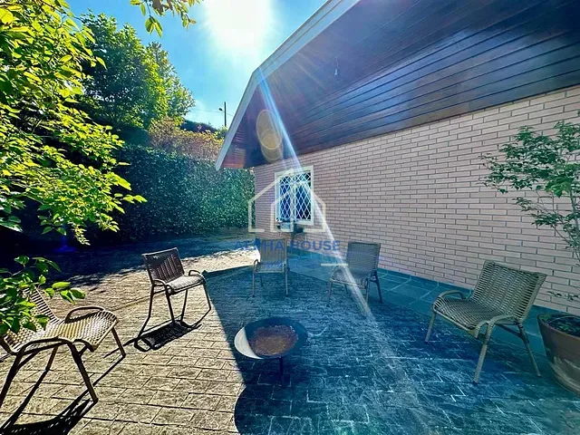 Casa com 1350m² 4 quartos e 2 banheiros, à venda ou para alugar, no bairro Centro em Campos do Jordão