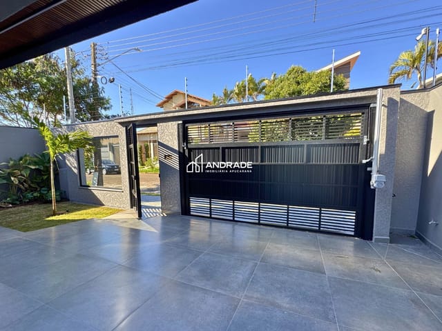 Casa com 360m² 3 quartos e 3 banheiros, à venda, no bairro Loteamento Residencial Cazarin em Apucarana