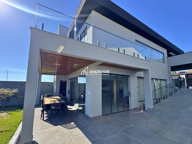 Casa com 360m² 3 quartos e 3 banheiros, à venda, no bairro Loteamento Residencial Cazarin em Apucarana
