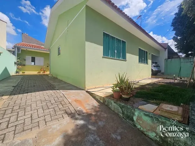 Casa com 300m² 2 quartos e 1 banheiro, à venda, no bairro Jardim Santa Helena em Maringá
