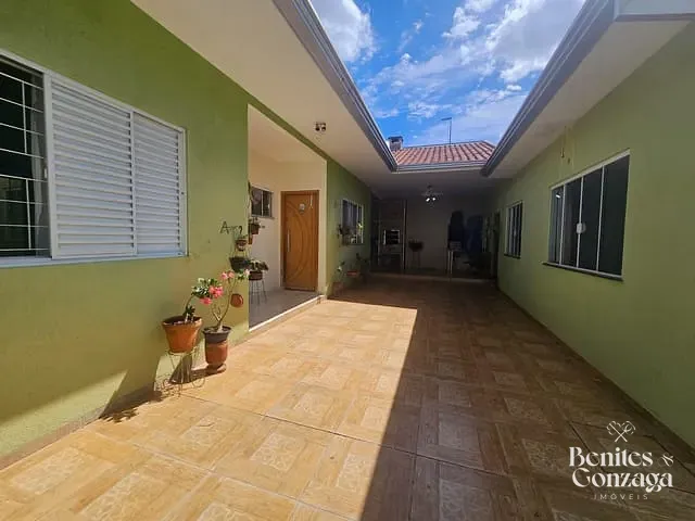 Casa com 300m² 2 quartos e 1 banheiro, à venda, no bairro Jardim Santa Helena em Maringá