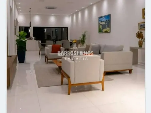 Casa com 498m² 3 quartos e 4 banheiros, à venda, no bairro Coroa do Meio em Aracaju