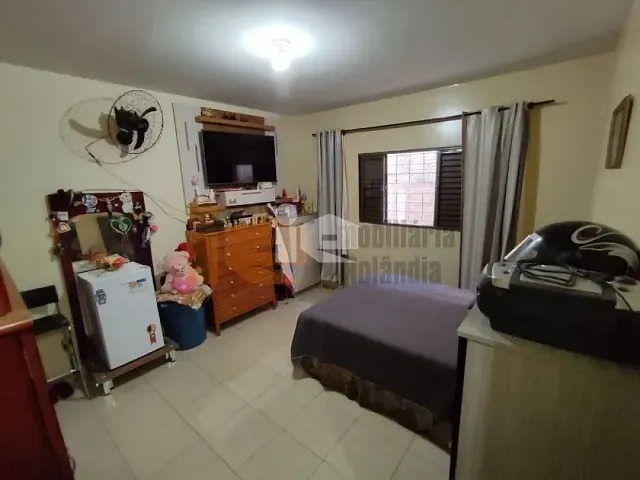 Casa com 348m² 2 quartos e 1 banheiro, à venda, no bairro Jardim Caviuna em Rolândia