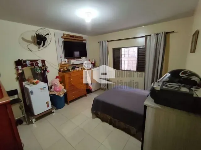Casa com 348m² 2 quartos e 1 banheiro, à venda, no bairro Jardim Caviuna em Rolândia