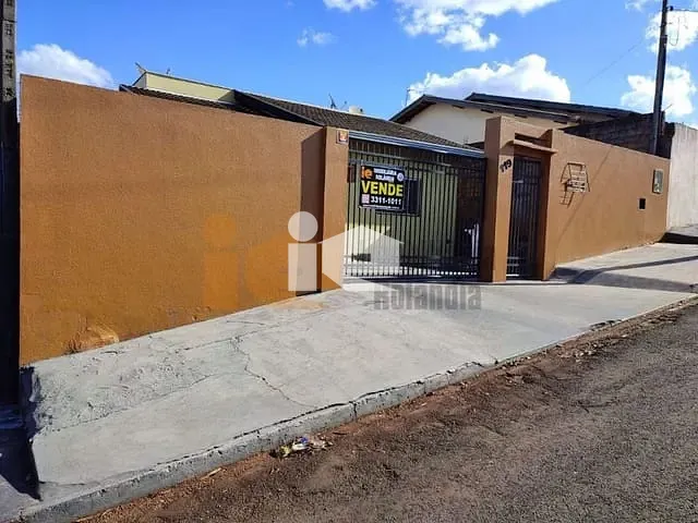 Casa com 348m² 2 quartos e 1 banheiro, à venda, no bairro Jardim Caviuna em Rolândia