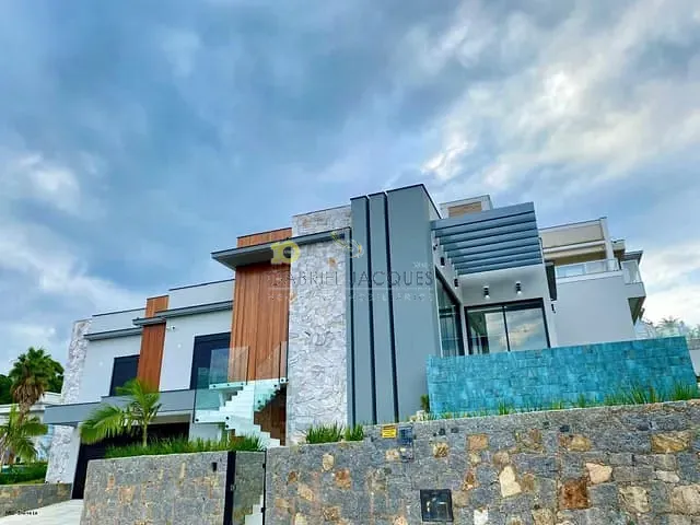Casa com 1m² 3 quartos e 5 banheiros, à venda, no bairro Pedra Branca em Palhoça