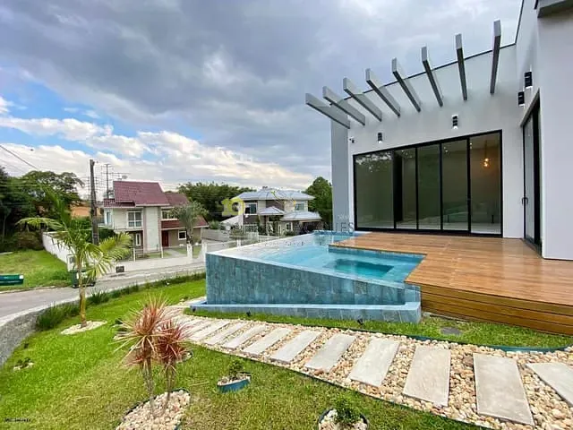 Casa com 1m² 3 quartos e 5 banheiros, à venda, no bairro Pedra Branca em Palhoça
