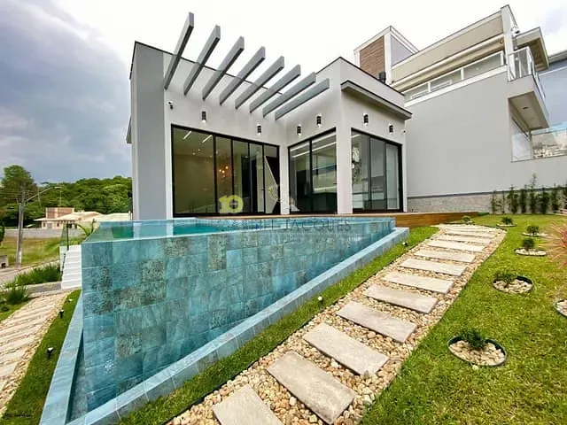 Casa com 1m² 3 quartos e 5 banheiros, à venda, no bairro Pedra Branca em Palhoça