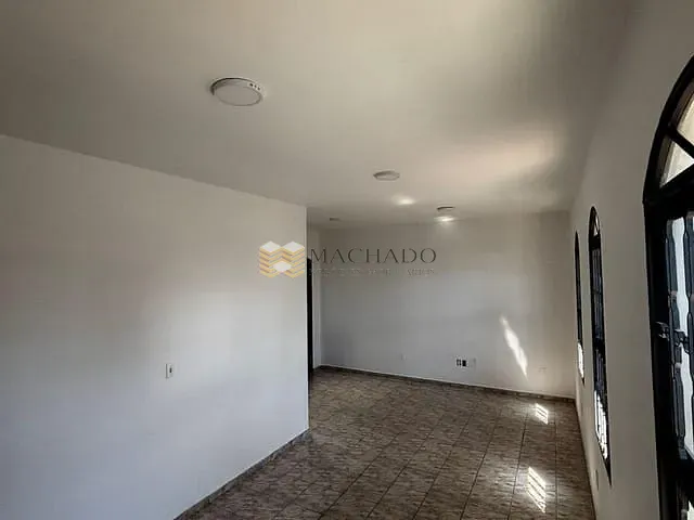 Casa com 250m² 3 quartos e 1 banheiro, à venda, no bairro Jardim do Lago em Jundiaí