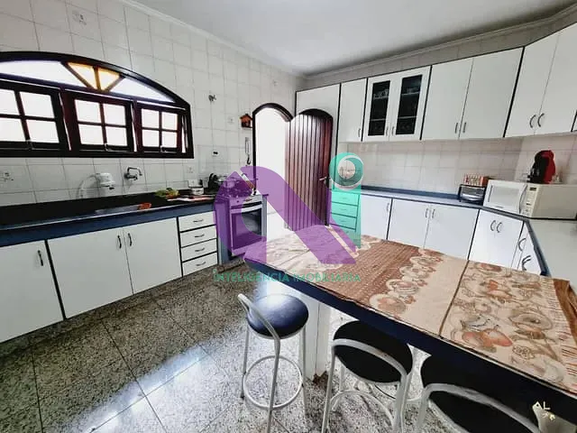 Casa com 360m² 5 quartos e 3 banheiros, à venda, no bairro City Bussocaba em Osasco