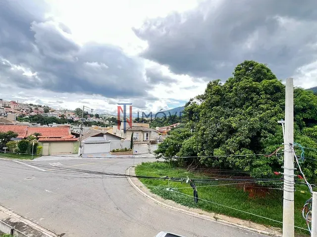 Casa 3 quartos e 4 banheiros, à venda ou para alugar, no bairro Jardim Maristela em Atibaia