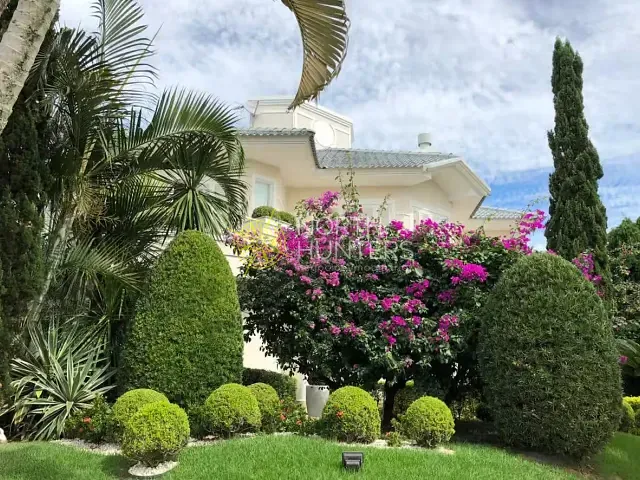 Casa com 450m² 4 quartos e 6 banheiros, para alugar, no bairro Jurerê Internacional em Florianópolis