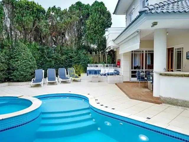 Casa com 450m² 4 quartos e 6 banheiros, para alugar, no bairro Jurerê Internacional em Florianópolis