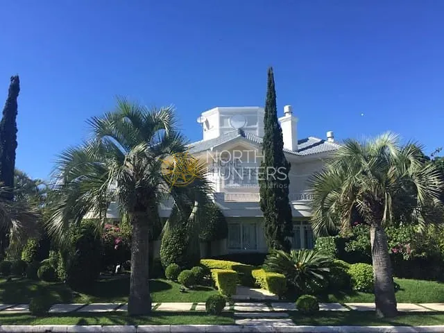 Casa com 450m² 4 quartos e 6 banheiros, para alugar, no bairro Jurerê Internacional em Florianópolis