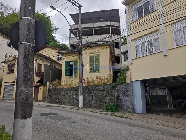 Casa 2 quartos e 1 banheiro, à venda, no bairro Centro em Petrópolis