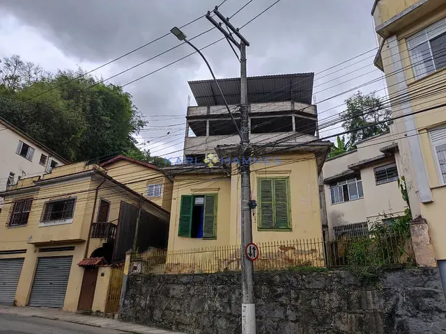 Casa 2 quartos e 1 banheiro, à venda, no bairro Centro em Petrópolis