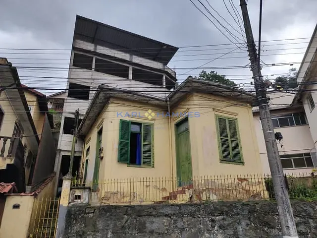 Casa 2 quartos e 1 banheiro, à venda, no bairro Centro em Petrópolis