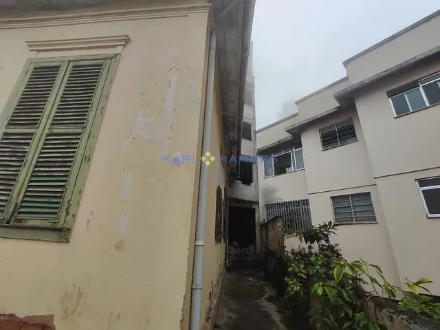 Casa 2 quartos e 1 banheiro, à venda, no bairro Centro em Petrópolis