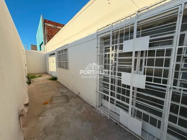Casa 3 quartos e 1 banheiro, para alugar, no bairro Gercino Coelho em Petrolina