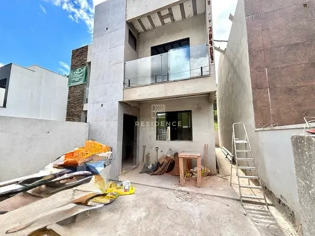 Casa 2 quartos e 2 banheiros, à venda, no bairro Santa Rita do Zarur em Volta Redonda