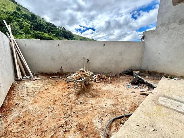 Casa 2 quartos e 2 banheiros, à venda, no bairro Santa Rita do Zarur em Volta Redonda