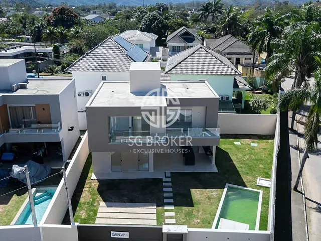 Casa 3 quartos e 4 banheiros, à venda, no bairro Guaratiba em Rio de Janeiro