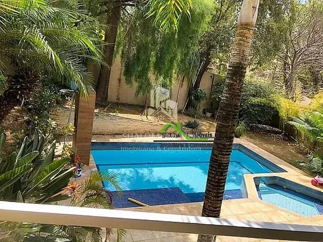 Casa com 640m² 4 quartos e 3 banheiros, à venda, no bairro Trevo em Belo Horizonte