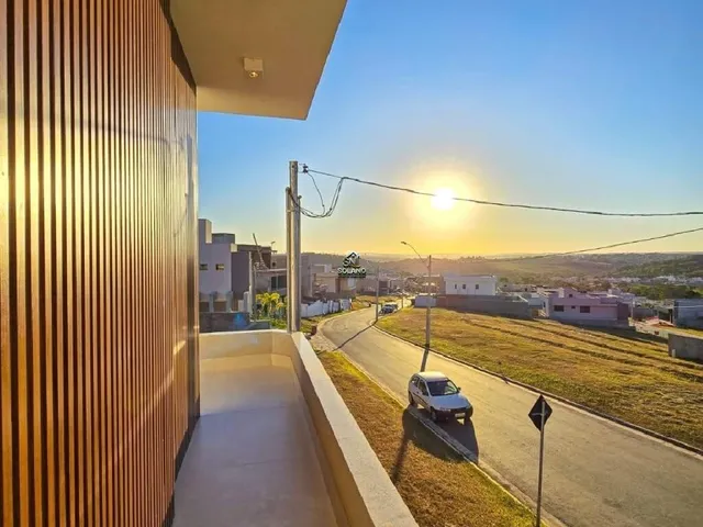 Casa com 336m² 4 quartos e 5 banheiros, à venda, no bairro Jardins Barcelona em Senador Canedo