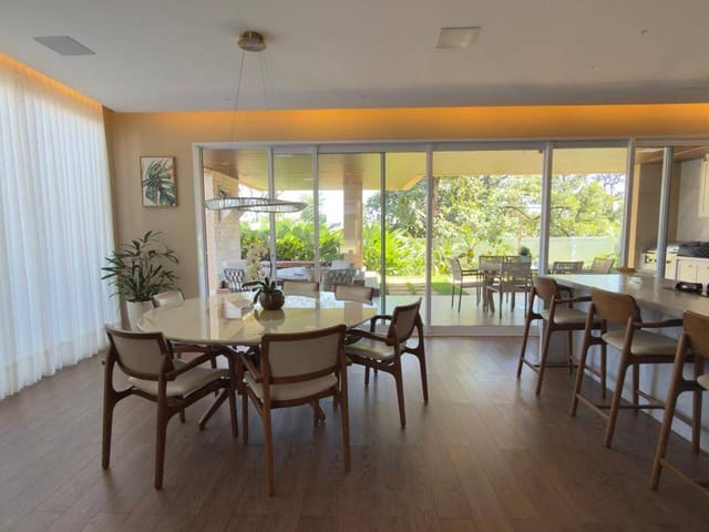 Sobrado com 404m² 4 quartos e 4 banheiros, à venda, no bairro Jardim Cristal em Aparecida de Goiânia