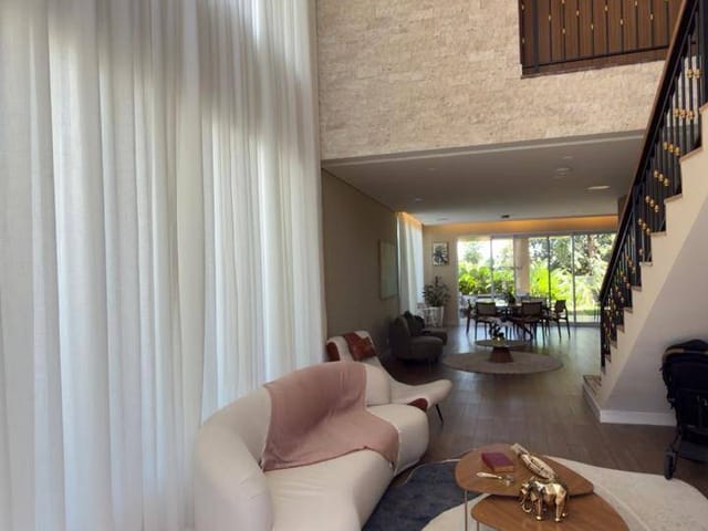 Sobrado com 404m² 4 quartos e 4 banheiros, à venda, no bairro Jardim Cristal em Aparecida de Goiânia