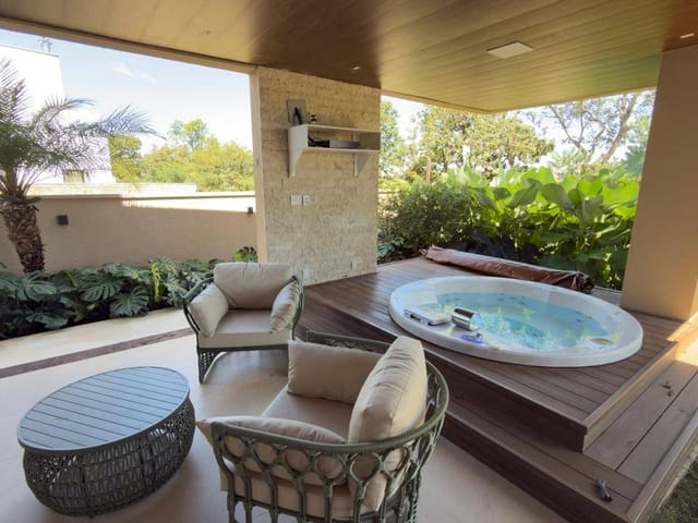 Sobrado com 404m² 4 quartos e 4 banheiros, à venda, no bairro Jardim Cristal em Aparecida de Goiânia
