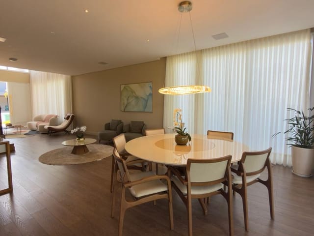 Sobrado com 404m² 4 quartos e 4 banheiros, à venda, no bairro Jardim Cristal em Aparecida de Goiânia