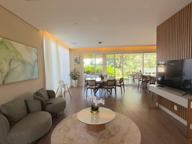 Sobrado com 404m² 4 quartos e 4 banheiros, à venda, no bairro Jardim Cristal em Aparecida de Goiânia