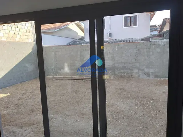 Casa com 250m² 3 quartos e 2 banheiros, à venda, no bairro Villa Branca em Jacareí