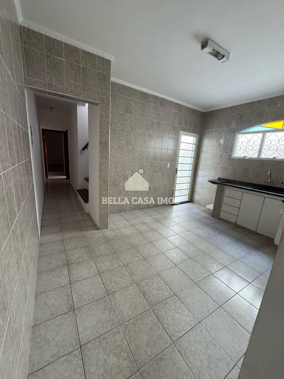 Casa à venda com 3 quartos, 180m² - Foto 2