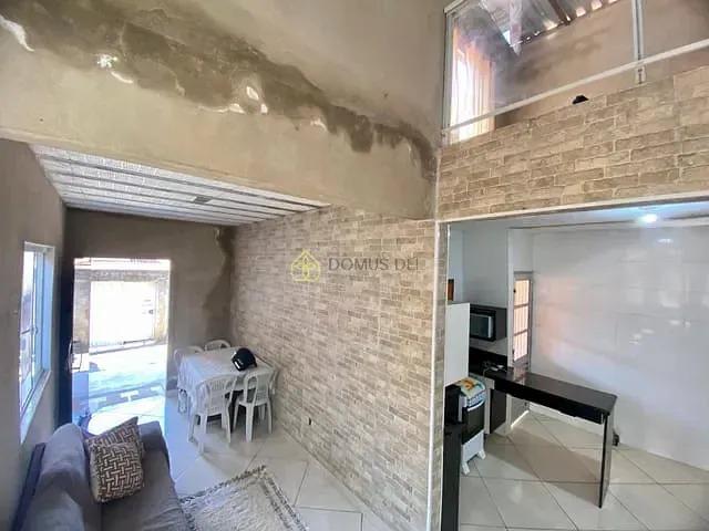 Casa 2 quartos e 1 banheiro, à venda, no bairro Colônia Santo Antônio em Barra Mansa