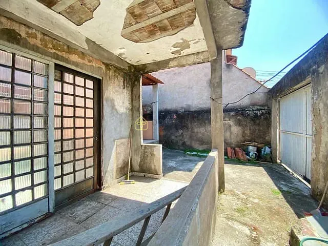 Casa 2 quartos e 1 banheiro, à venda, no bairro Colônia Santo Antônio em Barra Mansa